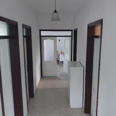 Apartman Veso トレビニエ