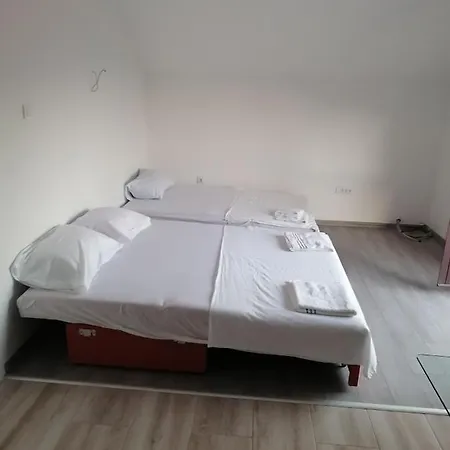 アパート Apartman Veso トレビニエ